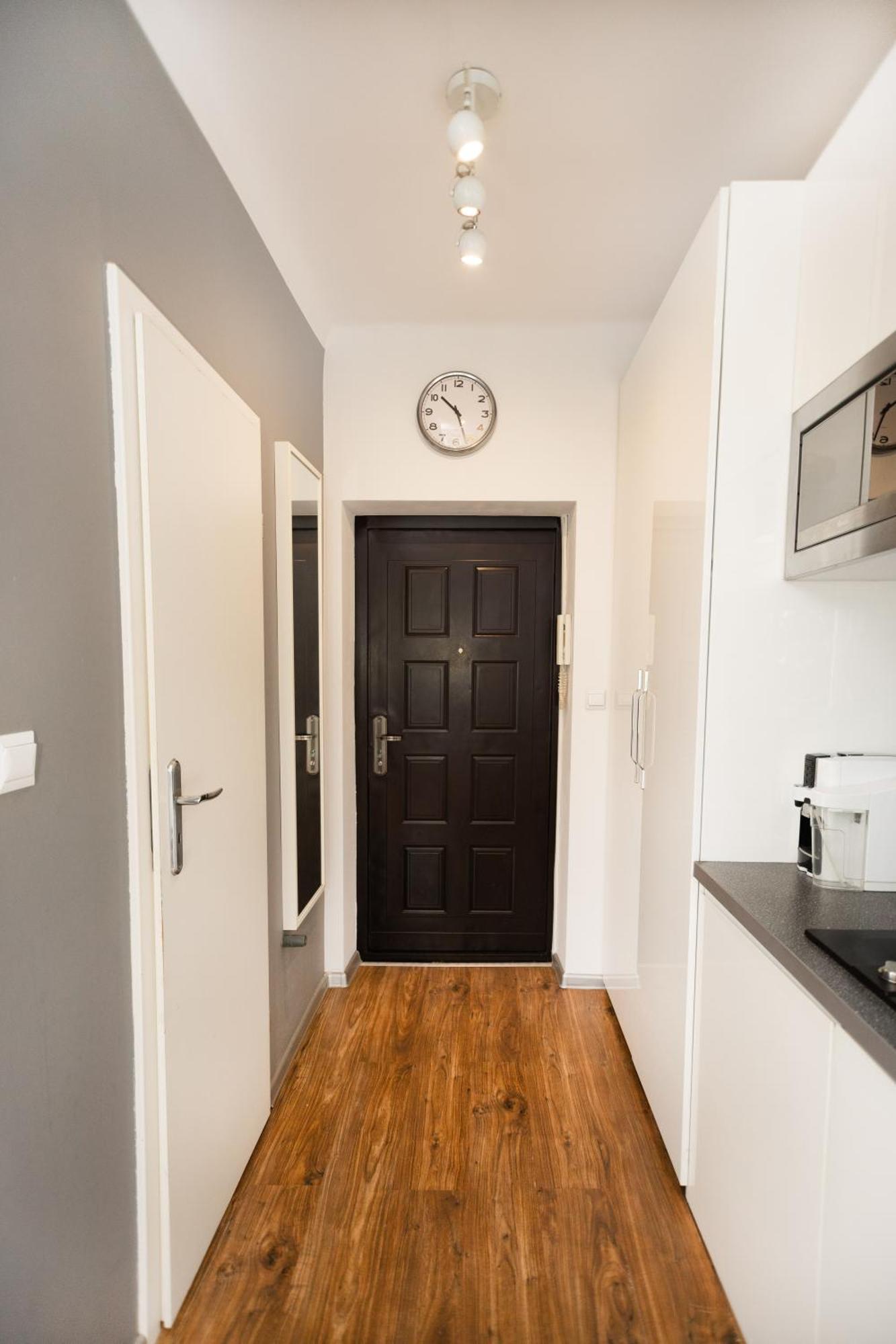 Cozy Studio Next To The Metro And City Center Варшава Екстериор снимка