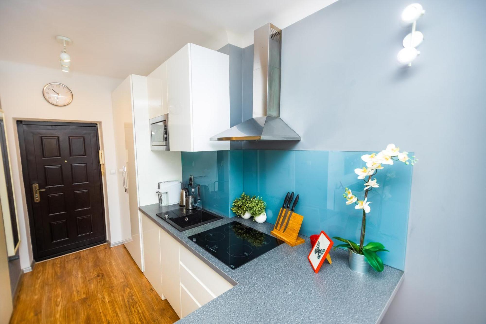 Cozy Studio Next To The Metro And City Center Варшава Екстериор снимка