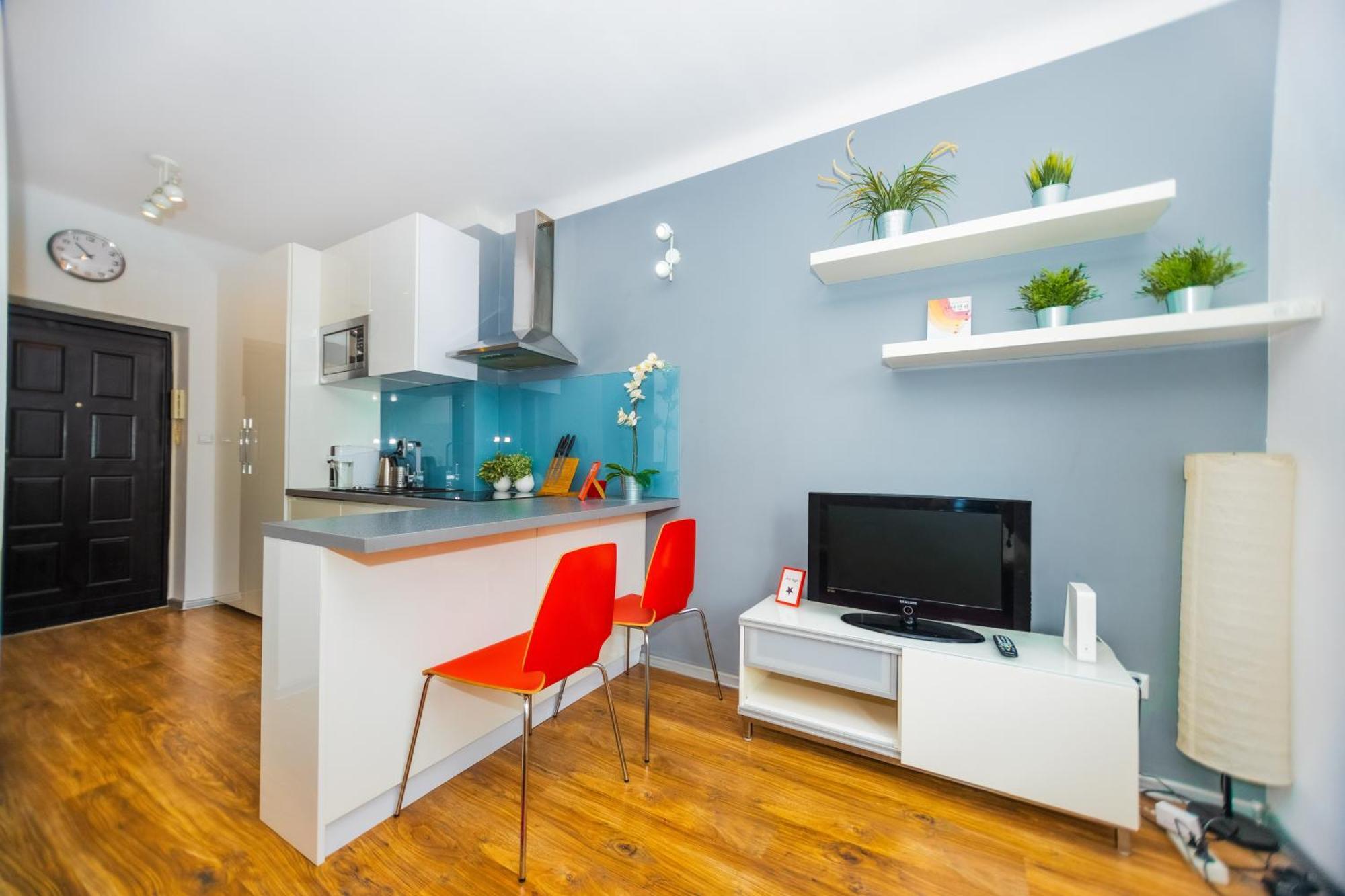 Cozy Studio Next To The Metro And City Center Варшава Екстериор снимка